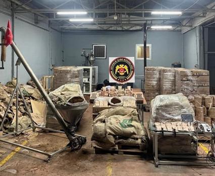 Sağlıksız koşullarda ürettikleri 4 ton kahveyi, piyasaya sürmeye hazırlanan 5 şüpheli yakalandı