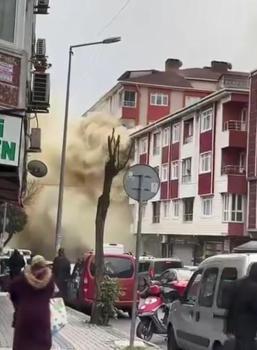 İstanbul - Gaziosmanpaşa'da spor salonunda çıkan yangın söndürüldü; 2 kişi dumandan etkilendi