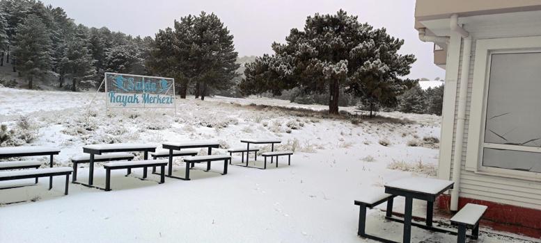 Salda'ya mevsimin ilk karı yağdı