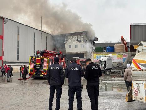 Beton santralinde çıkan yangında 2 işçi dumandan etkilendi