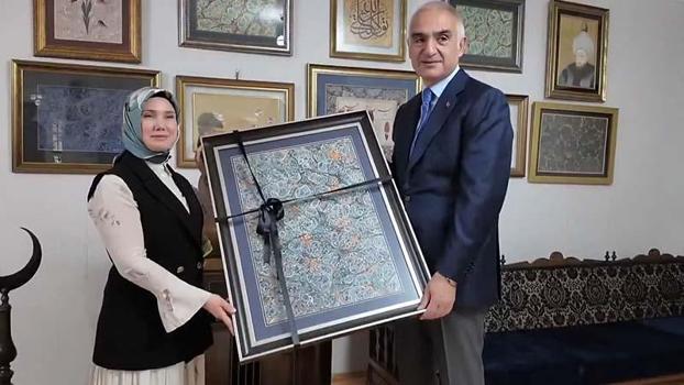 Bakan Ersoy, ebru sanatçısı Orak ile görüştü