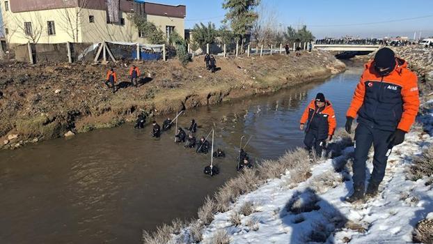 3 çocuğun öldüğü kazada kanalda kaybolan sürücüyü arama çalışmalarında 3’üncü gün
