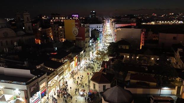 Yeni yıla saatler kala Taksim Meydanı havadan görüntülendi