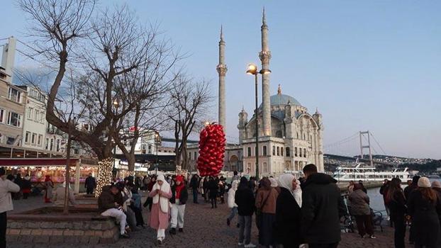 Ortaköy'de yılbaşı kutlamaları öncesi yoğunluk