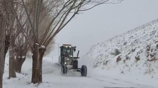 Malatya'da ekiplerin karla mücadele çalışması (2)
