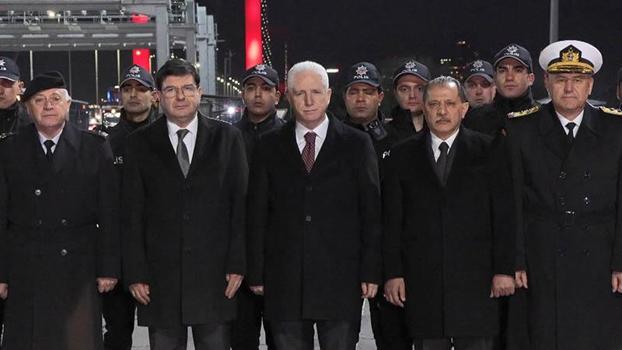 Vali Gül, 15 Temmuz Şehitler Köprüsü'nde denetimlere katıldı; sürücülerin yeni yılını kutladı