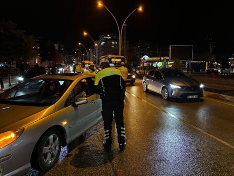 Adana'da yılbaşı öncesi 'Huzur ve Güven' uygulaması gerçekleştirildi