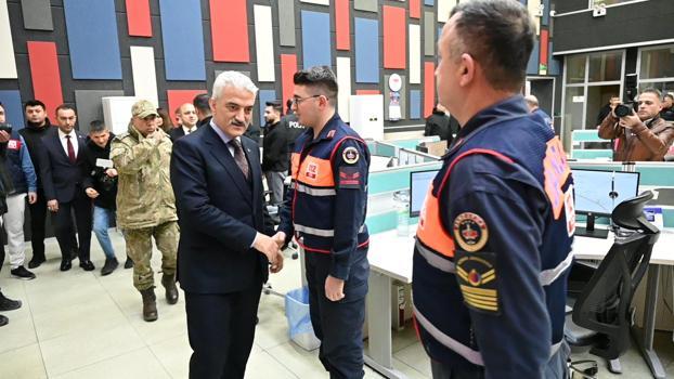 Kırıkkale Valisi Makas, yılbaşında görevli personeli ve yılın son bebeğini ziyaret etti