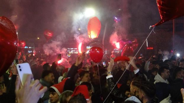 Konya'da sokakta yeni yıl kutlaması