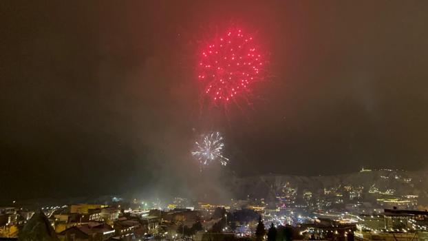 Kapadokya'da yeni yıla havai fişek eşliğinde eğlenerek girdiler
