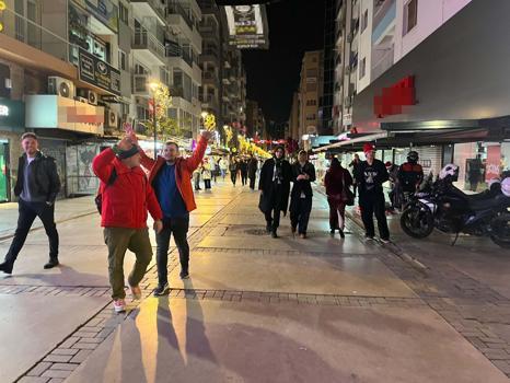 İzmirliler yeni yıl kutlamaları sürerken polis ekipleri denetimlerini sürdürdü (2)
