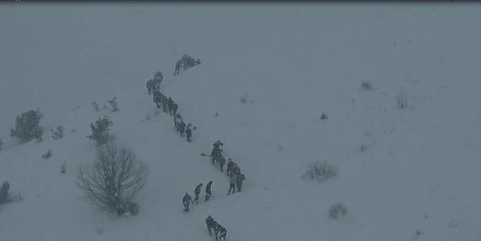 Artvin’de 1 kişinin öldüğü çığda kar altında kalan 2 çoban aranıyor