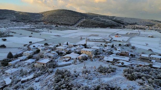 İzmir’de yeni yılın ilk gününde kar yağışı etkili oldu