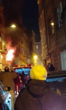 İstanbul - Fatih'te 5 katlı binada yangın: 6 kişi dumandan etkilendi