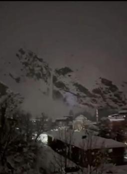 Van - Çatak’ta çığ düşen evde yaralanan kadın öldü; 20 ev tahliye edildi (3)