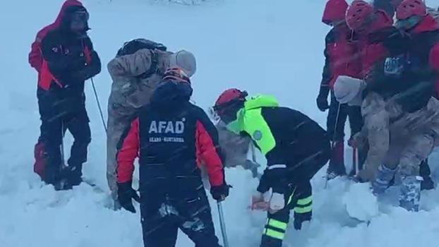 Artvin'de çığ altında kalan çoban aranıyor