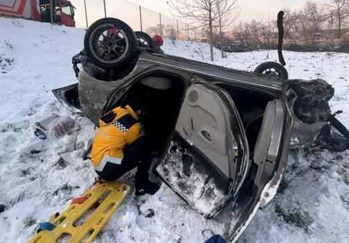 Düzce'de otomobil takla attı; 2 yaralı