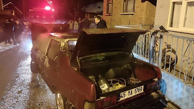 Park halindeki otomobil yandı