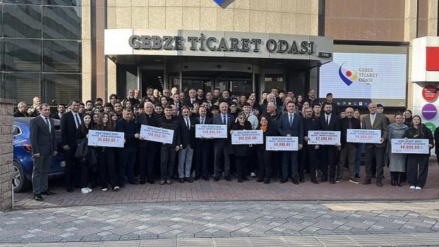 Proje yarışmasında dereceye giren meslek lisesi öğrencileri ödüllerini törenle aldı