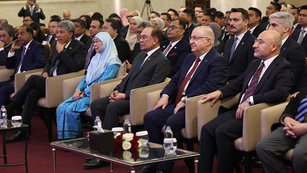 Malezya Başbakanı İbrahim, Ankara'da konferansa katıldı