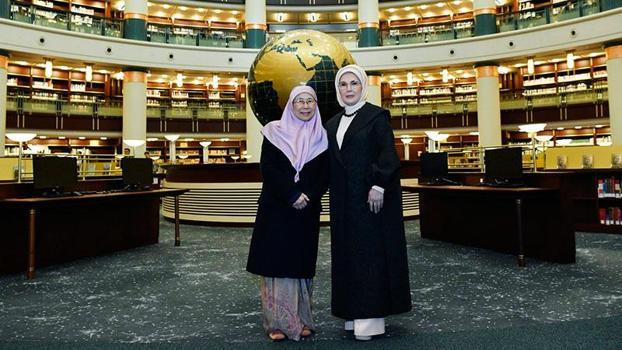 Emine Erdoğan, Malezya Başbakanı'nın eşi Wan Azizah İsmail ile bir araya geldi
