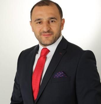 Eski belediye başkanı, bıçaklı saldırıda öldürüldü