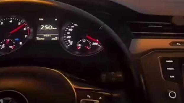 Otomobili ile hız yapan sürücü gözaltında