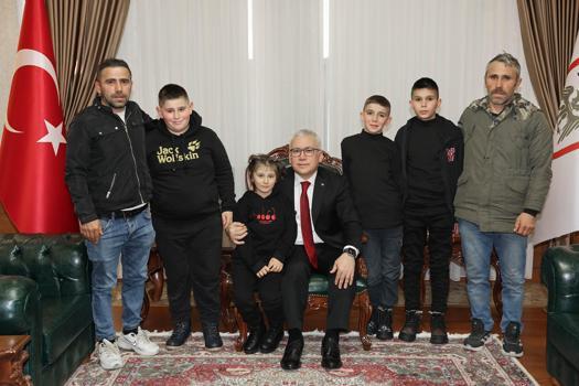 Kardan Kız Kulesi yapan çocuklar, bakanlığın davetlisi olarak İstanbul'a gitti