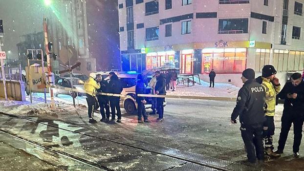 Kars’ta manevra yapan tren çocuğa çarptı