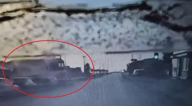 TIR'ın servis minibüsüne çarptığı kaza, araç içi kamerasında