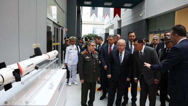 Bakan Güler, Endonezyalı mevkidaşı ile ASELSAN'ı ziyaret etti