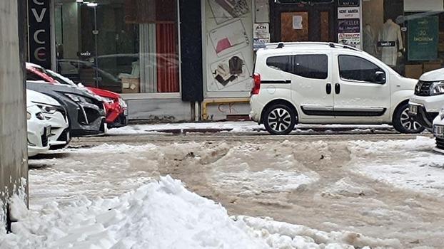 Bingöl'de kar nedeniyle eğitime yarım gün ara