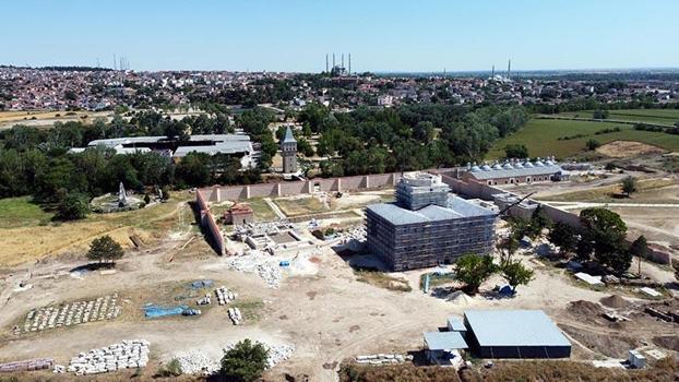 Edirne Sarayı kazılarında askerlere ait toplu mezarlar bulundu