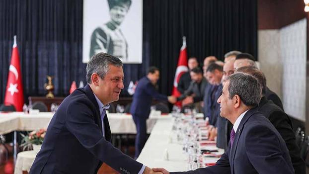 Özgür Özel, il başkanları ve kanaat önderleri ile görüştü