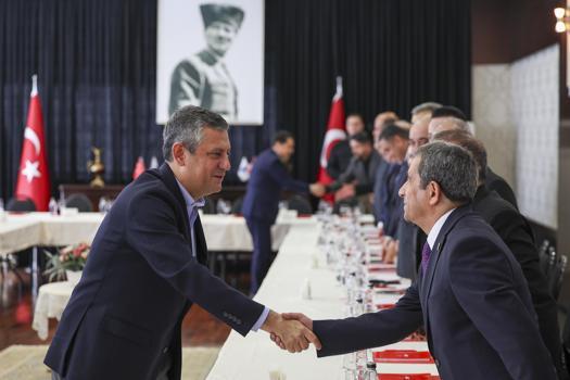 Özgür Özel, il başkanları ve kanaat önderleri ile görüştü