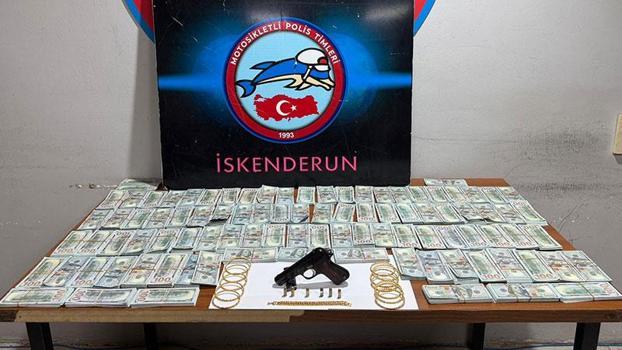 Hatay'da durdurulan araçtan sahte 1 milyon dolar çıktı; 3 gözaltı