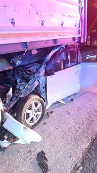 Manisa'da otomobil, yayaya ve TIR’a çarptı; 1’i ağır 3 yaralı