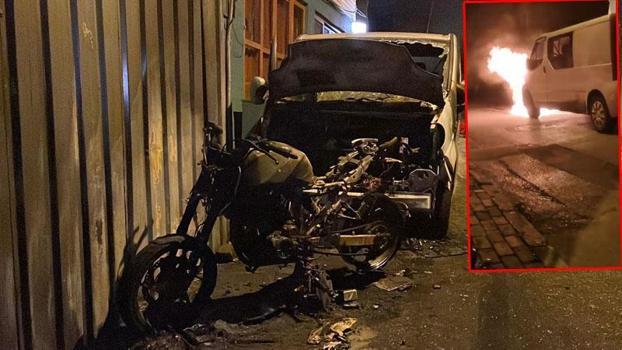 Fatih’te motosiklette çıkan yangın minibüse sıçradı