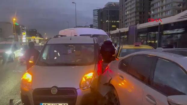 Yenibosna D-100 Karayolu'nda 6 aracın karıştığı zincirleme kaza