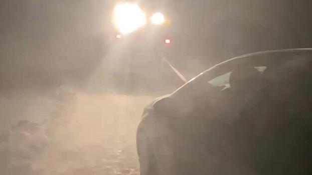 Karda mahsur kalan sürücüyü İl Özel İdaresi ekipleri kurtardı