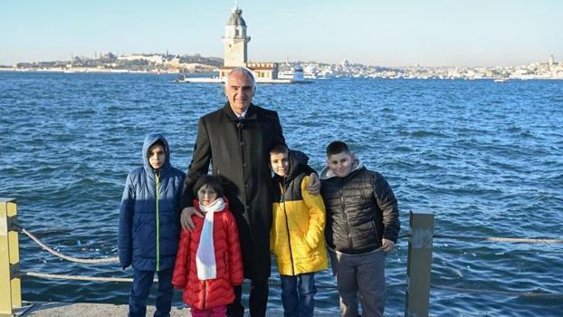 Bakan Ersoy, Sivas'ta kardan 'Kız Kulesi' yapan çocukları İstanbul'da ağırladı