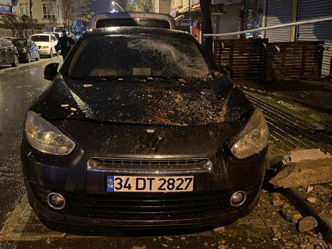 İstanbul -Bahçelievler’de tahliye edilen binanın balkonu çöktü