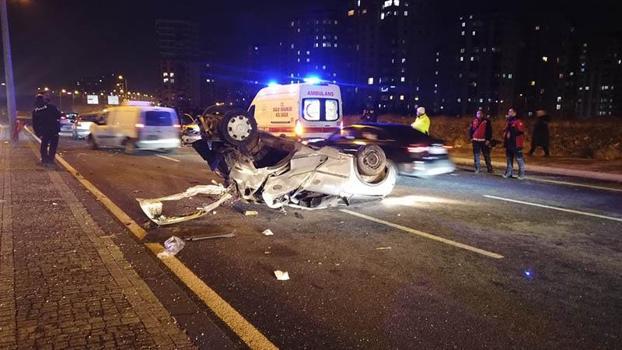 Takla atan otomobil, taksiyle çarpıştı; 3 yaralı