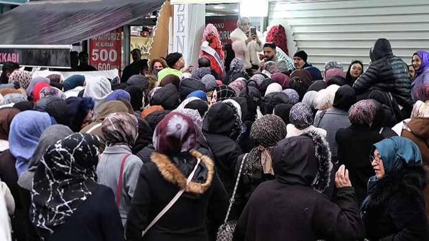 Sultangazi'de mağaza açılışında izdiham yaşandı