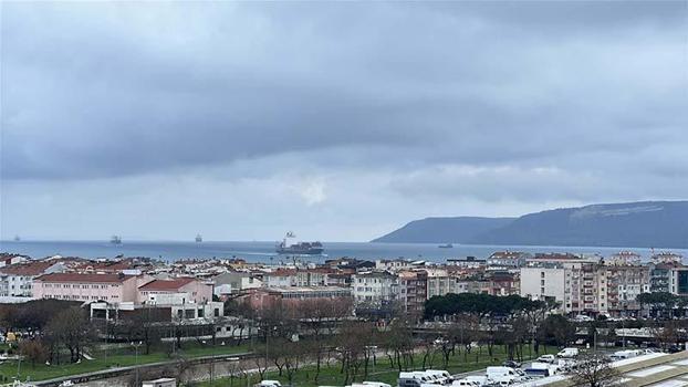 Çanakkale'de boğaz trafiği yeniden açıldı