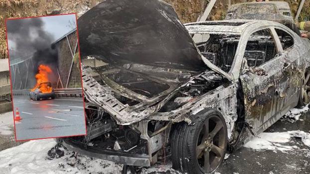 Fatih’te alev alev yanan otomobil demir yığınına döndü