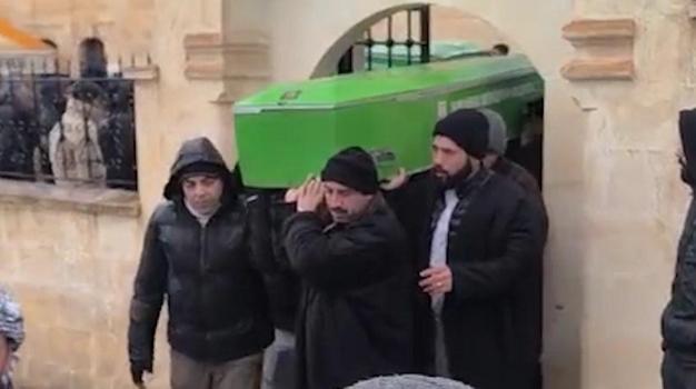 Evde gaz sıkışması sonucu meydana gelen patlamada ölen nine ve 2 torunu toprağa verildi