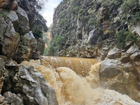 Gökbük Kanyonu’nda sağanak sonrası suyun debisi arttı
