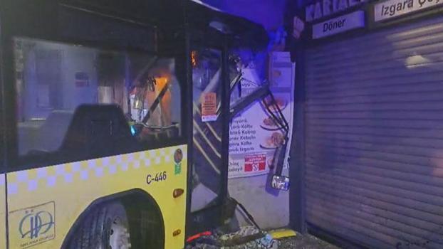 Kartal'da seyir halindeki İETT otobüsü binanın duvarına çarptı: 6 yaralı