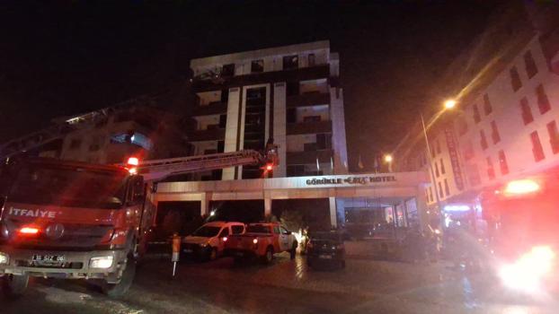 Bursa'da 7 katlı otelde yangın paniği: 8 kişi dumandan etkilendi / Ek Fotoğraf